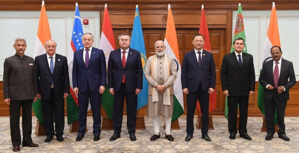 The FMs of Kazakhstan, Kyrgyz Republic, Tajikistan, Turkmenistan and Uzbekistan with Indian PM Narendra Modi