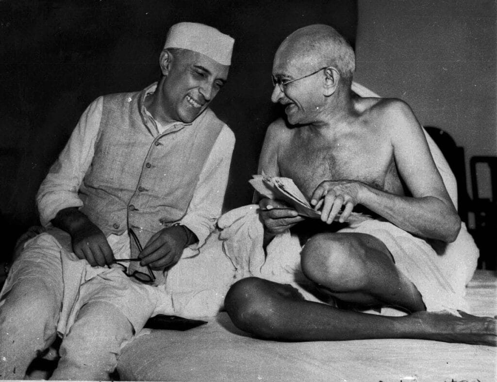 Jawaharlal Nehru with Gandhi ji adilkhanengineer.com